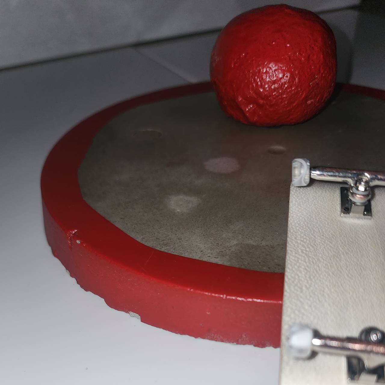 Red Curb Circle Pad & Red Ball