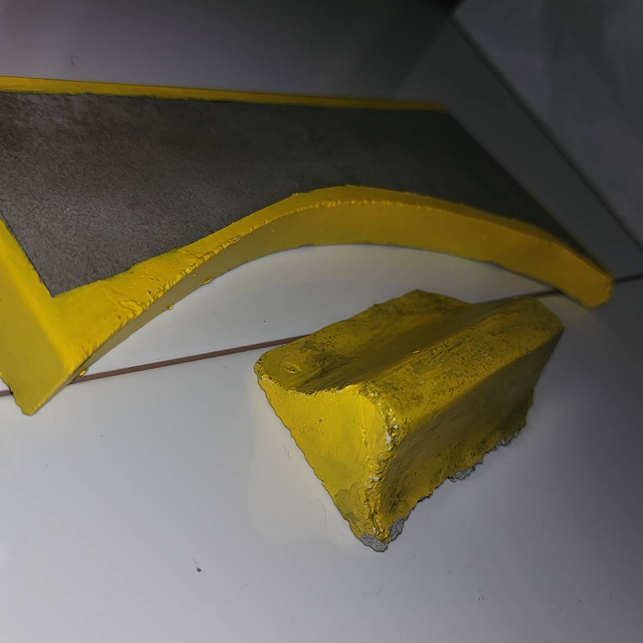 Yellow Curved Ledge & Small Barrier