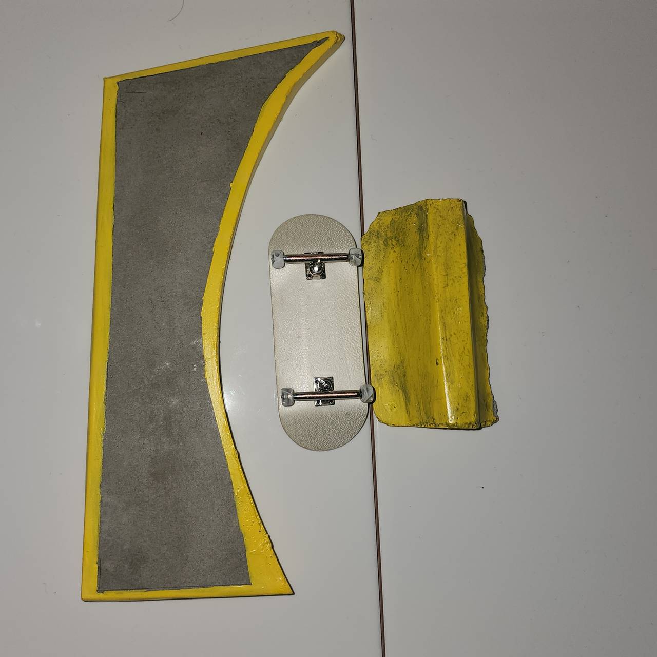 Yellow Curved Ledge & Small Barrier